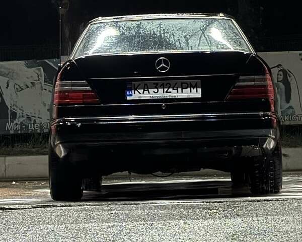 Черный Мерседес Е-Класс, объемом двигателя 2.6 л и пробегом 130 тыс. км за 3000 $, фото 4 на Automoto.ua