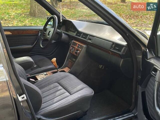 Черный Мерседес Е-Класс, объемом двигателя 2.3 л и пробегом 346 тыс. км за 2799 $, фото 13 на Automoto.ua