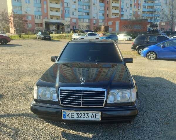 Черный Мерседес Е-Класс, объемом двигателя 4.2 л и пробегом 400 тыс. км за 7000 $, фото 1 на Automoto.ua