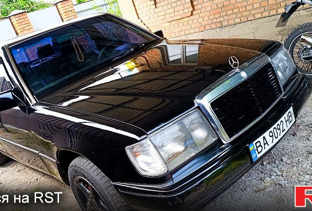 Чорний Мерседес Е-Клас, об'ємом двигуна 3 л та пробігом 240 тис. км за 2800 $, фото 2 на Automoto.ua