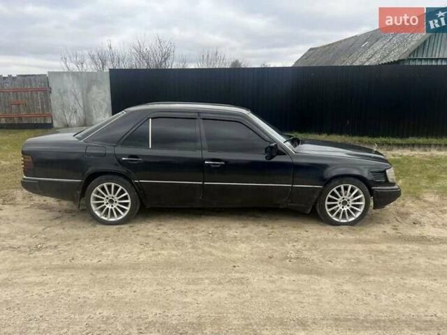 Мерседес Е-Класс 1992 в Згуровке на Automoto.ua Черный Мерседес Е-Класс, объемом двигателя 2.96 л и пробегом 452 тыс. км за 1800 $, фото 2 на Automoto.ua