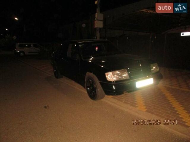 Черный Мерседес Е-Класс, объемом двигателя 2.6 л и пробегом 130 тыс. км за 3000 $, фото 2 на Automoto.ua