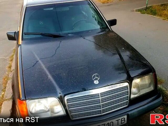 Черный Мерседес Е-Класс, объемом двигателя 2.2 л и пробегом 450 тыс. км за 1650 $, фото 2 на Automoto.ua