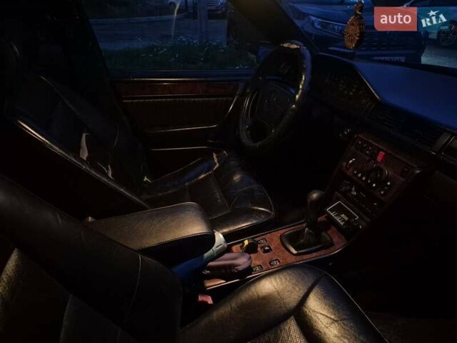 Чорний Мерседес Е-Клас, об'ємом двигуна 2 л та пробігом 488 тис. км за 3200 $, фото 30 на Automoto.ua