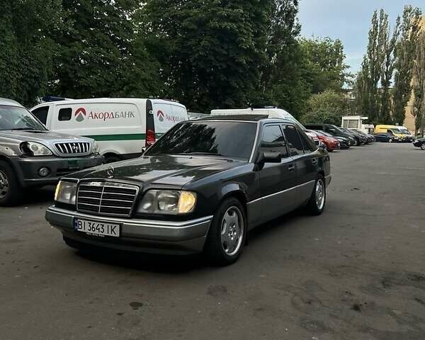 Чорний Мерседес Е-Клас, об'ємом двигуна 2 л та пробігом 680 тис. км за 3500 $, фото 12 на Automoto.ua