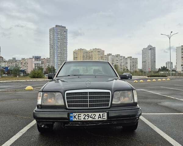 Чорний Мерседес Е-Клас, об'ємом двигуна 2 л та пробігом 488 тис. км за 3200 $, фото 3 на Automoto.ua