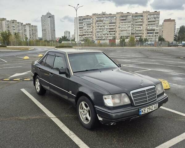 Чорний Мерседес Е-Клас, об'ємом двигуна 2 л та пробігом 488 тис. км за 3200 $, фото 4 на Automoto.ua