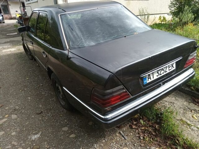 Черный Мерседес Е-Класс, объемом двигателя 2.5 л и пробегом 500 тыс. км за 800 $, фото 3 на Automoto.ua