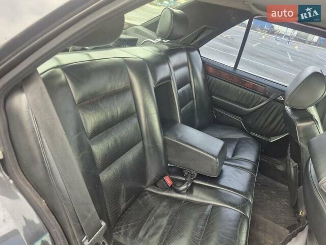 Чорний Мерседес Е-Клас, об'ємом двигуна 2 л та пробігом 488 тис. км за 3200 $, фото 19 на Automoto.ua