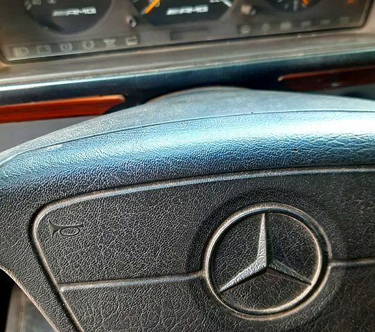 Черный Мерседес Е-Класс, объемом двигателя 2.5 л и пробегом 278 тыс. км за 2500 $, фото 8 на Automoto.ua