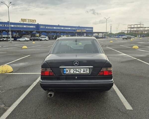 Чорний Мерседес Е-Клас, об'ємом двигуна 2 л та пробігом 488 тис. км за 3200 $, фото 7 на Automoto.ua