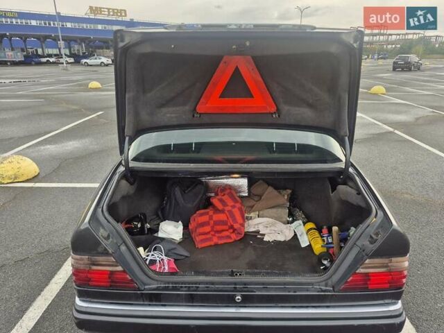 Чорний Мерседес Е-Клас, об'ємом двигуна 2 л та пробігом 488 тис. км за 3200 $, фото 25 на Automoto.ua