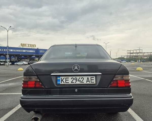 Чорний Мерседес Е-Клас, об'ємом двигуна 2 л та пробігом 488 тис. км за 3200 $, фото 8 на Automoto.ua