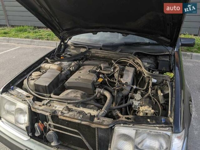 Чорний Мерседес Е-Клас, об'ємом двигуна 2.2 л та пробігом 377 тис. км за 4000 $, фото 5 на Automoto.ua