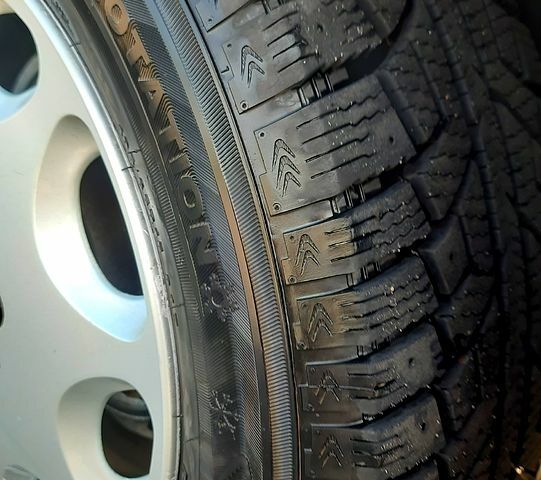 Черный Мерседес Е-Класс, объемом двигателя 2.5 л и пробегом 278 тыс. км за 2500 $, фото 11 на Automoto.ua