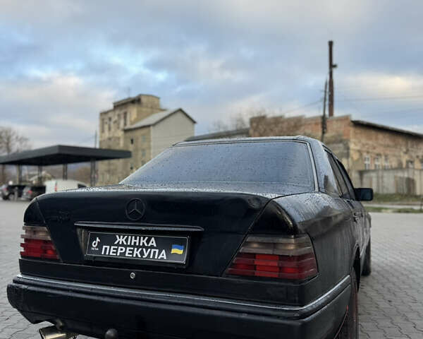 Черный Мерседес Е-Класс, объемом двигателя 2.5 л и пробегом 400 тыс. км за 1999 $, фото 12 на Automoto.ua