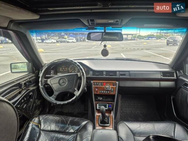 Чорний Мерседес Е-Клас, об'ємом двигуна 2 л та пробігом 488 тис. км за 3200 $, фото 15 на Automoto.ua