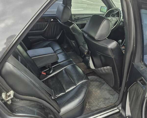 Чорний Мерседес Е-Клас, об'ємом двигуна 2 л та пробігом 488 тис. км за 3200 $, фото 18 на Automoto.ua