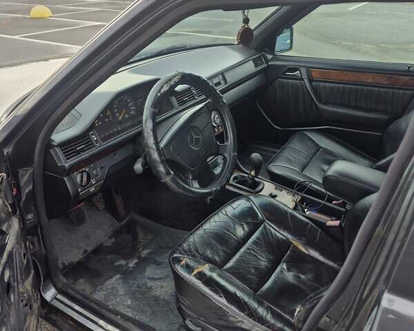 Чорний Мерседес Е-Клас, об'ємом двигуна 2 л та пробігом 488 тис. км за 3200 $, фото 11 на Automoto.ua