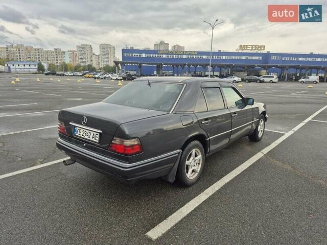 Чорний Мерседес Е-Клас, об'ємом двигуна 2 л та пробігом 488 тис. км за 3200 $, фото 6 на Automoto.ua
