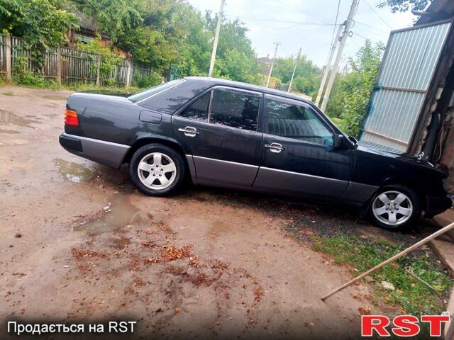 Черный Мерседес Е-Класс, объемом двигателя 2.2 л и пробегом 388 тыс. км за 2350 $, фото 3 на Automoto.ua