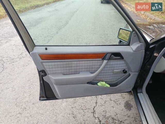 Чорний Мерседес Е-Клас, об'ємом двигуна 2.2 л та пробігом 346 тис. км за 1900 $, фото 10 на Automoto.ua