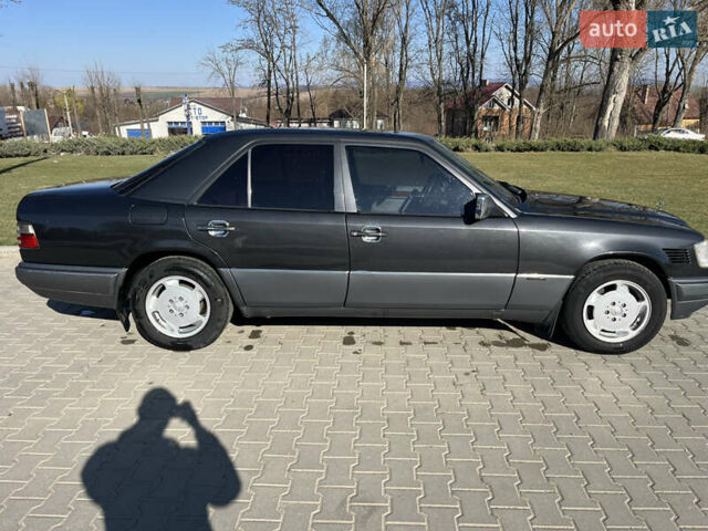 Черный Мерседес Е-Класс, объемом двигателя 2.5 л и пробегом 350 тыс. км за 3500 $, фото 1 на Automoto.ua