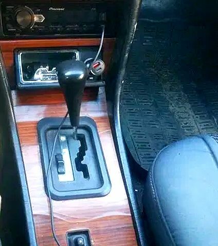 Черный Мерседес Е-Класс, объемом двигателя 2.2 л и пробегом 450 тыс. км за 1650 $, фото 3 на Automoto.ua