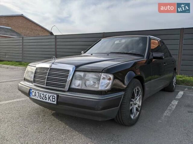 Чорний Мерседес Е-Клас, об'ємом двигуна 2.2 л та пробігом 377 тис. км за 4000 $, фото 1 на Automoto.ua