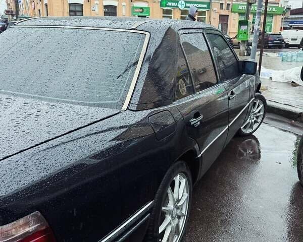 Черный Мерседес Е-Класс, объемом двигателя 2.2 л и пробегом 442 тыс. км за 7000 $, фото 5 на Automoto.ua