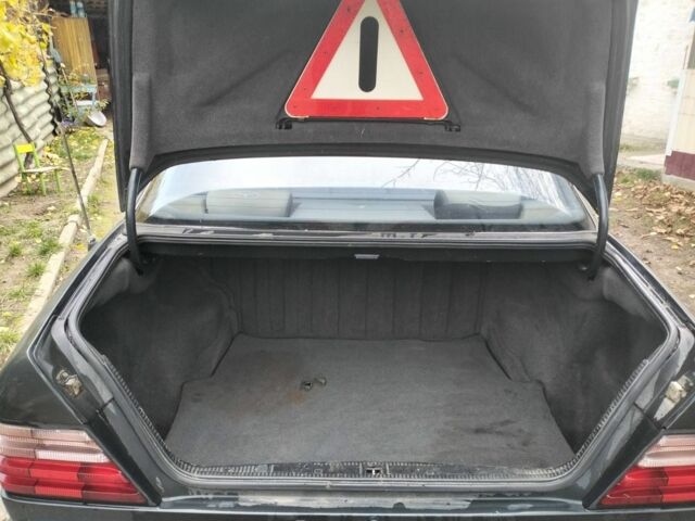 Чорний Мерседес Е-Клас, об'ємом двигуна 2.2 л та пробігом 340 тис. км за 1600 $, фото 5 на Automoto.ua