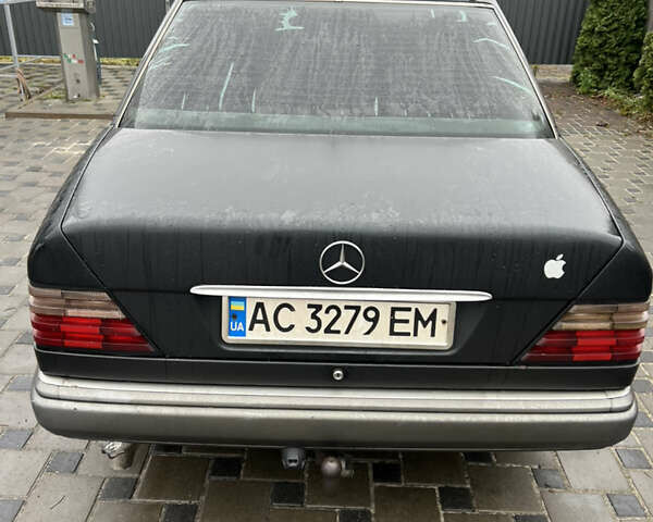 Черный Мерседес Е-Класс, объемом двигателя 2.5 л и пробегом 535 тыс. км за 2750 $, фото 3 на Automoto.ua