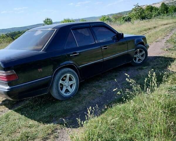 Черный Мерседес Е-Класс, объемом двигателя 2.2 л и пробегом 400 тыс. км за 3000 $, фото 2 на Automoto.ua