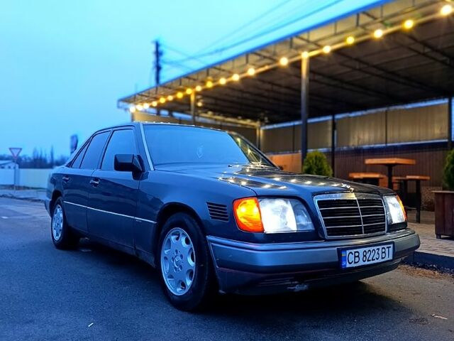 Черный Мерседес Е-Класс, объемом двигателя 2.5 л и пробегом 670 тыс. км за 3500 $, фото 3 на Automoto.ua