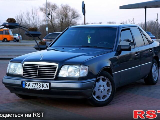 Чорний Мерседес Е-Клас, об'ємом двигуна 2 л та пробігом 450 тис. км за 3200 $, фото 1 на Automoto.ua