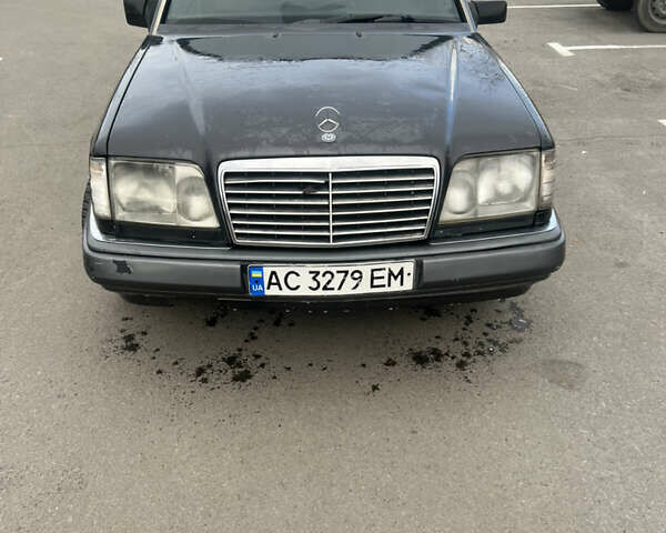 Черный Мерседес Е-Класс, объемом двигателя 2.5 л и пробегом 535 тыс. км за 2750 $, фото 7 на Automoto.ua