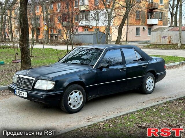 Черный Мерседес Е-Класс, объемом двигателя 2.8 л и пробегом 200 тыс. км за 1799 $, фото 1 на Automoto.ua