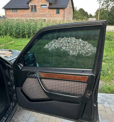 Чорний Мерседес Е-Клас, об'ємом двигуна 2.5 л та пробігом 300 тис. км за 2000 $, фото 9 на Automoto.ua
