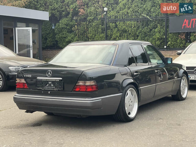 Черный Мерседес Е-Класс, объемом двигателя 0 л и пробегом 106 тыс. км за 77000 $, фото 5 на Automoto.ua