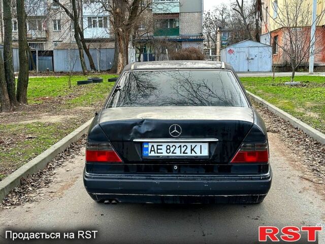 Черный Мерседес Е-Класс, объемом двигателя 2.8 л и пробегом 200 тыс. км за 1799 $, фото 4 на Automoto.ua