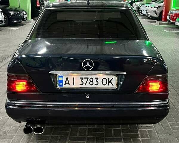 Черный Мерседес Е-Класс, объемом двигателя 2.2 л и пробегом 200 тыс. км за 2500 $, фото 3 на Automoto.ua