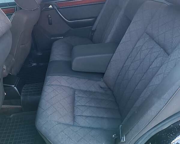 Чорний Мерседес Е-Клас, об'ємом двигуна 2.8 л та пробігом 356 тис. км за 6000 $, фото 47 на Automoto.ua