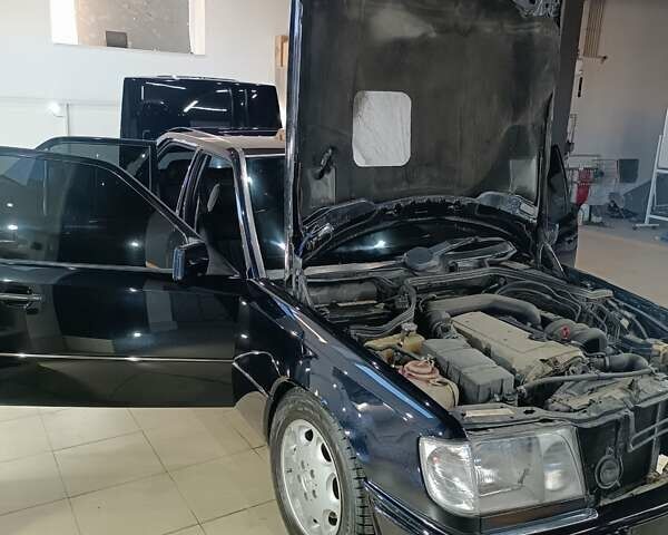 Черный Мерседес Е-Класс, объемом двигателя 2.8 л и пробегом 356 тыс. км за 6250 $, фото 20 на Automoto.ua