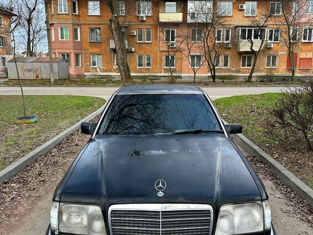 Черный Мерседес Е-Класс, объемом двигателя 2.8 л и пробегом 200 тыс. км за 1799 $, фото 5 на Automoto.ua