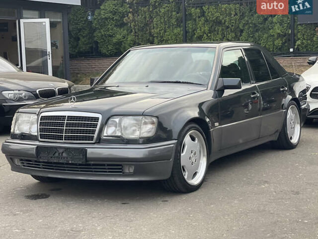 Черный Мерседес Е-Класс, объемом двигателя 0 л и пробегом 106 тыс. км за 77000 $, фото 1 на Automoto.ua