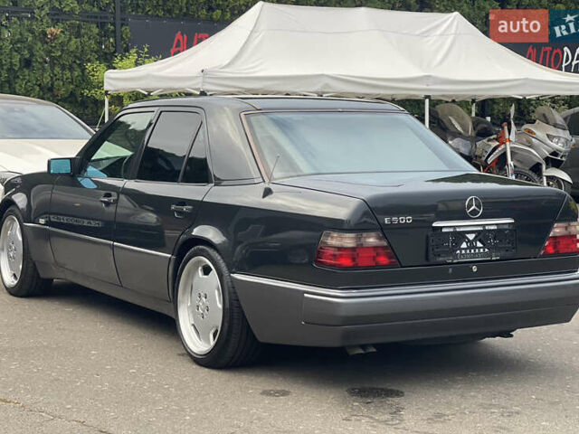 Черный Мерседес Е-Класс, объемом двигателя 0 л и пробегом 106 тыс. км за 77000 $, фото 4 на Automoto.ua