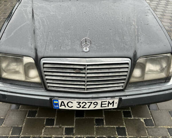 Черный Мерседес Е-Класс, объемом двигателя 2.5 л и пробегом 535 тыс. км за 2750 $, фото 4 на Automoto.ua