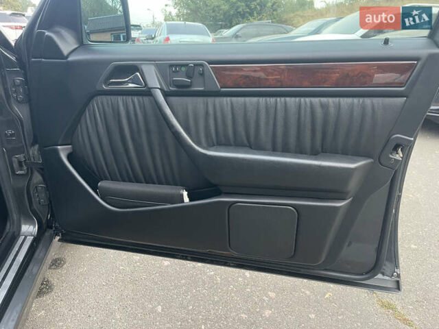 Черный Мерседес Е-Класс, объемом двигателя 0 л и пробегом 106 тыс. км за 77000 $, фото 21 на Automoto.ua