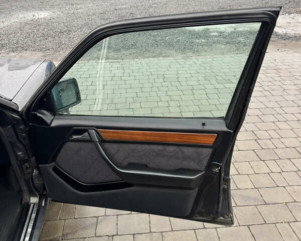 Чорний Мерседес Е-Клас, об'ємом двигуна 2.5 л та пробігом 535 тис. км за 3000 $, фото 16 на Automoto.ua