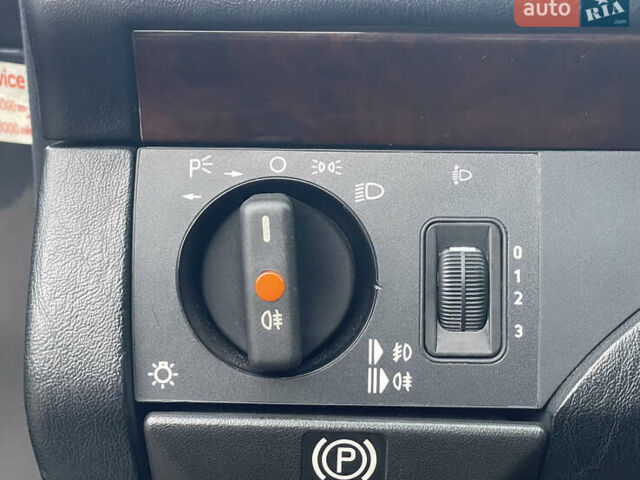 Черный Мерседес Е-Класс, объемом двигателя 0 л и пробегом 106 тыс. км за 77000 $, фото 12 на Automoto.ua